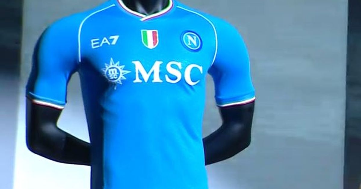 GALLERY Le maglie Home e Away del Napoli campione d’Italia confermate le anticipazioni Calcio GALLERY Le maglie Home e Away del Napoli campione d’Italia confermate le anticipazioni Calcio