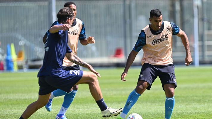 CASTEL DI SANGRO, ITALY - AUGUST 01: Walid Cheddira of Napoli in action during a training session on August 01, 2024 in Castel di Sangro, Italy. (Photo by SSC NAPOLI/SSC NAPOLI via Getty Images) UFFICIALE – Domani allenamento congiunto Casertana-Napoli: l’orario - immagine 1
