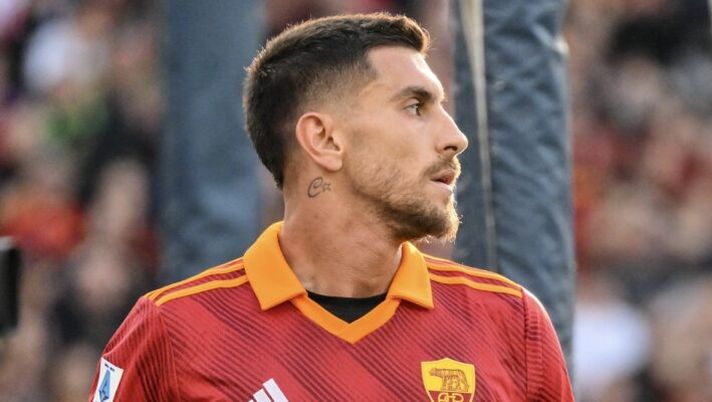 ROME, ITALY - APRIL 06: AS Roma player Lorenzo Pellegrini during the Serie A TIM match between AS Roma and SS Lazio - Serie A TIM at Stadio Olimpico on April 06, 2024 in Rome, Italy. (Photo by Fabio Rossi/AS Roma via Getty Images) Roma, le ultime dalla rifinitura: assente Pellegrini, c’è Zalewski. E Le Fee… - immagine 1