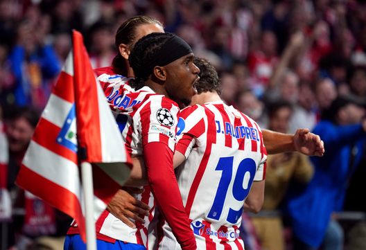 MADRID, SPAIN - APRIL 14: Ademola Lookman dell'Atletico Madrid festeggia con i compagni il primo gol della sua squadra durante la partita di ritorno dei quarti di finale di UEFA Champions League 2025/26 tra Club Atlético de Madrid e FC Barcelona allo stadio Riyadh Air Metropolitano il 14 aprile 2026 a Madrid, Spagna. (Photo by Angel Martinez/Getty Images) Atletico Madrid