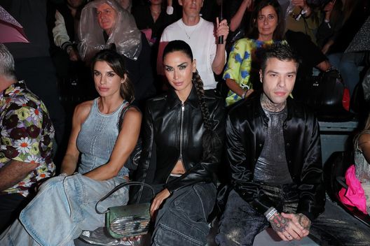 La frecciata di Melissa Satta alla Canalis, c’è la risposta super ironica di Elisabetta La frecciata di Melissa Satta alla Canalis, c’è la risposta super ironica di Elisabetta - immagine 1