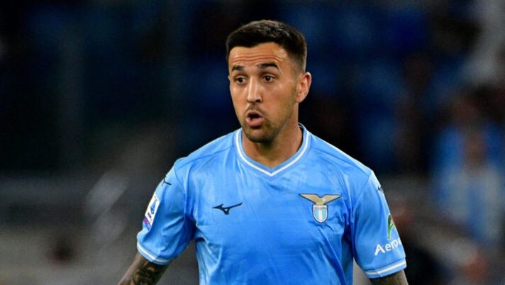 ROME, ITALY - AUGUST 27: Matias Vecino of SS Lazio in action during the Serie A TIM match between SS Lazio and Genoa CFC at Stadio Olimpico on August 27, 2023 in Rome, Italy. (Photo by Marco Rosi - SS Lazio/Getty Images) Da Castellanos e Vecino a Belahyane e Romagnoli: chi gioca e chi no nella Lazio - immagine 1