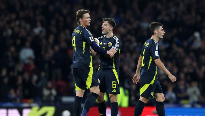 GLASGOW, SCOTLAND - OCTOBER 12: Scott McTominay of Scotland celebrates scoring his team's second goal with Billy Gilmour during the FIFA World Cup 2026 qualifier match between Scotland and Belarus at Hampden Park on October 12, 2025 in Glasgow, Scotland. (Photo by Ian MacNicol/Getty Images) mctominay scozia