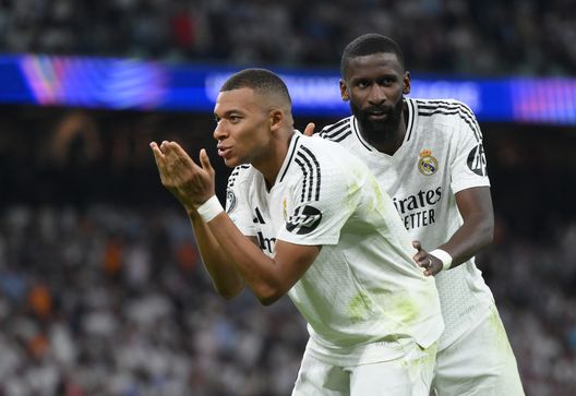 Real Madrid, dopo il ko col Liverpool incidente stradale per il pullman della squadra- immagine 3