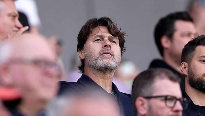 LONDON, ENGLAND - MAY 09: Mauricio Pochettino, Head Coach of the USA national team, is seen inside the stadium during the Premier League match between Fulham and Bournemouth at Craven Cottage on May 09, 2026 in London, England. (Photo by Ryan Pierse/Getty Images) Rivoluzione Milan: la decisione finale di Iraola, la verità su Pochettino e per il ds… - immagine 1