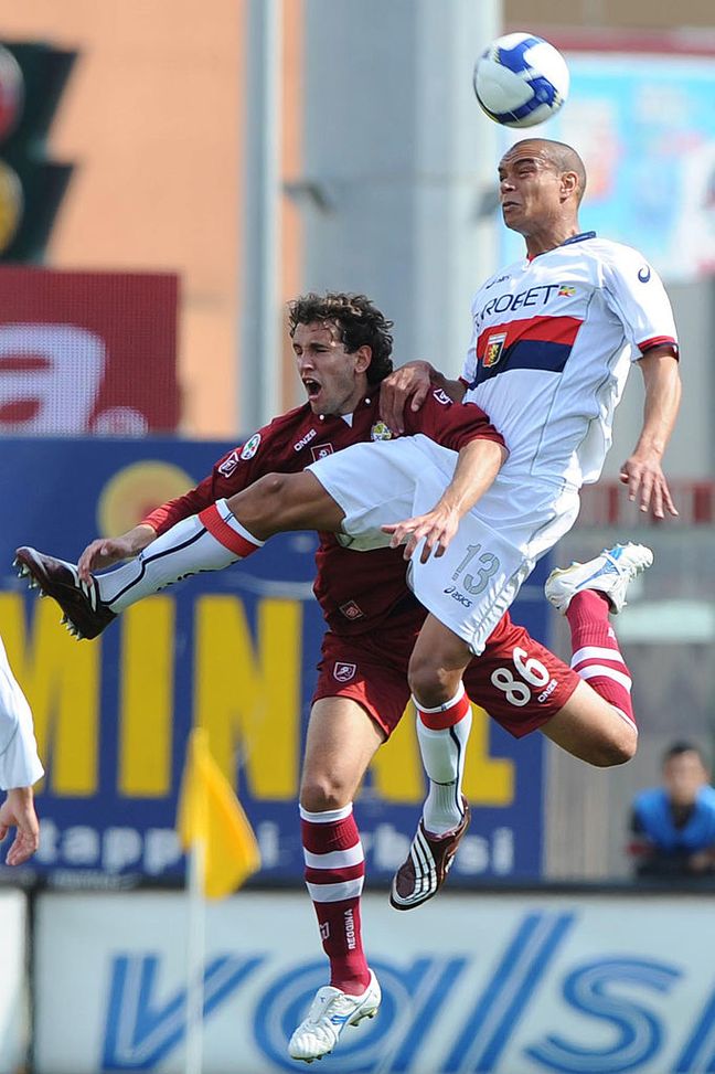 REGGIO CALABRIA, ITALIA - APRILE 05: Stuani, nel 2009, con la maglia della Reggina.(Foto di New Press/Getty Images) Dalla Reggina al Girona: Stuani trascina ancora i catalani, Michel lo celebra- immagine 2
