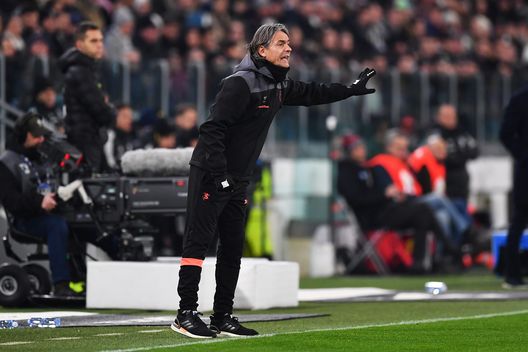 TURIN, ITALY - JANUARY 04: Filippo Inzaghi, Head Coach of US Salernitana, gestures during the Coppa Italia Round of 16 match between Juventus FC and US Salernitana at Allianz Stadium on January 04, 2024 in Turin, Italy. (Photo by Valerio Pennicino/Getty Images)