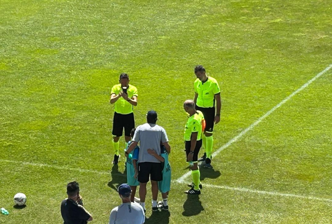 GALLERY Un fotografo speciale scatta foto a Conte insieme a due bambini- immagine 1