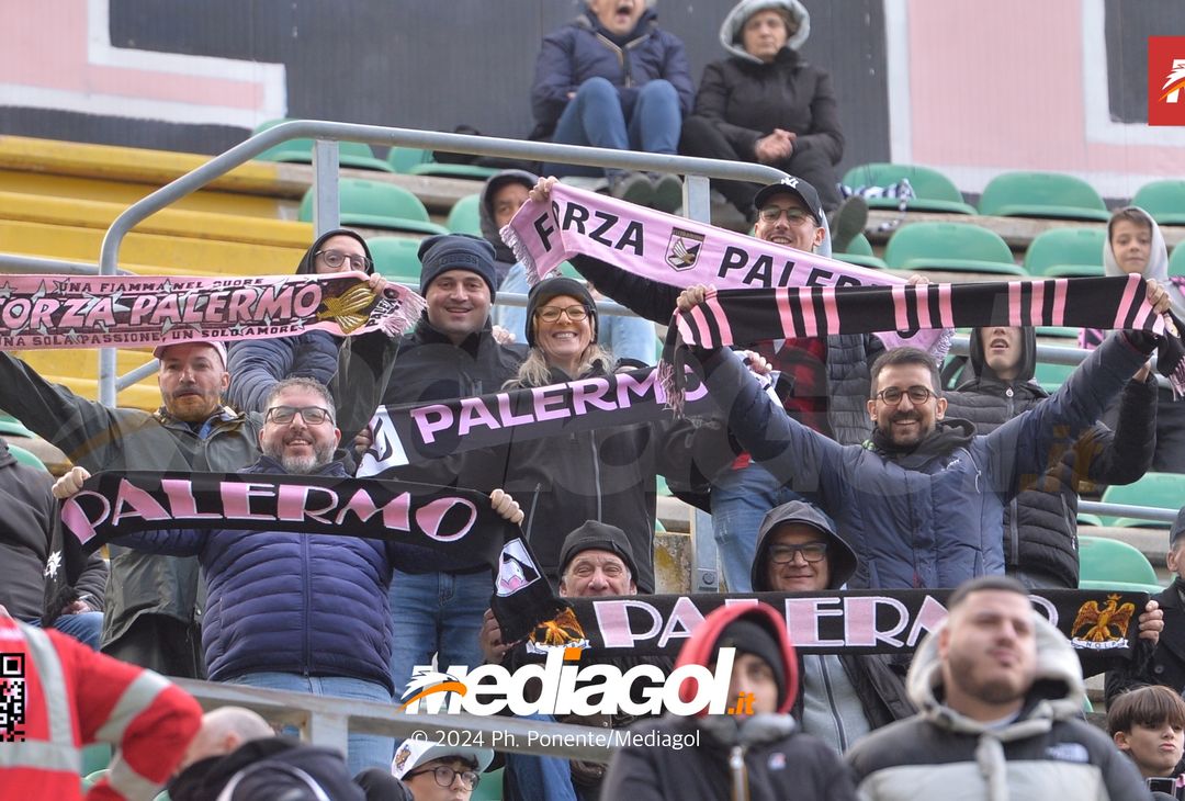 FOTOTIFO Palermo-Modena 4-2, gli scatti ai tifosi al “Renzo Barbera” (GALLERY) - immagine 15