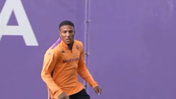 VIDEO Folorunsho, il primo giorno da giocatore della Fiorentina: subito in campo
