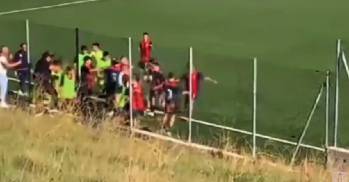 Un telecronista imparziale: il figlio segna un gol… e lui impazzisce | VIDEO