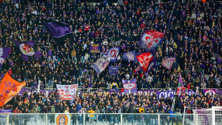 A Praga con l’amico power bank. Ecco l’oggetto fondamentale per i tifosi viola - immagine 1