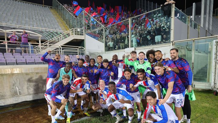 VIDEO – Il Crystal Palace gongola. Festa e cori in centro a Firenze - immagine 1