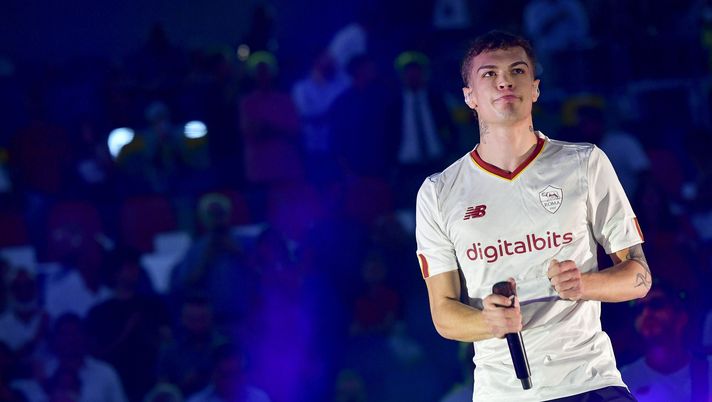 Getty Images Blanco, nuovo singolo in arrivo: l’annuncio con la maglia della Roma – FOTO - immagine 1