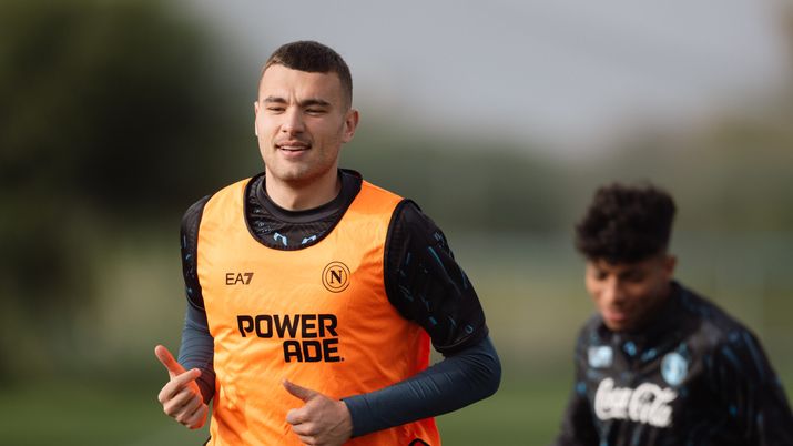 NAPLES, ITALY - FEBRUARY 03: SSC Napoli Player Alessandro Buongiorno attends the afternoon training session in Castel Volturno on February 03, 2026 in Naples, Italy. (Photo by SSC NAPOLI/SSC NAPOLI via Getty Images) Verso Atalanta-Napoli, lavoro tecnico-tattico per gli azzurri: il report del club - immagine 1
