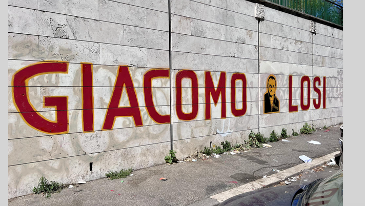 Roma, nuovo murale dedicato a Giacomo Losi: il messaggio del figlio Roma, nuovo murale dedicato a Giacomo Losi: il messaggio del figlio - immagine 1