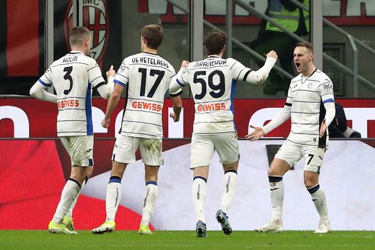MILAN, ITALY - JANUARY 10: Teun Koopmeiners of Atalanta BC (R) celebrates scoring his team's first goal with teammates Emil Holm, Charles De Ketelaere and Aleksey Miranchuk during the Coppa Italia match between AC Milan and Atalanta BC on January 10, 2024 in Milan, Italy. (Photo by Marco Luzzani/Getty Images) Milan Atalanta