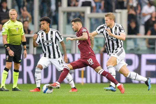 TURIN, ITALY - OCTOBER 02: Weston McKennie and Matthijs de Ligt of Juventus in action against Antonio Sanabria of Torino FC during the Serie A match between Torino FC v Juventus at Stadio Olimpico di Torino on October 02, 2021 in Turin, Italy. (Photo by Daniele Badolato - Juventus FC/Juventus FC via Getty Images)
