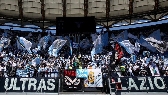 Francobollo e foglietto per ricordare lo scudetto Lazio - immagine 1