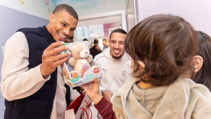 Varese, ospedale Del Ponte: gioia e allegria da tre rossoneri Varese, ospedale Del Ponte: gioia e allegria da tre rossoneri - immagine 1