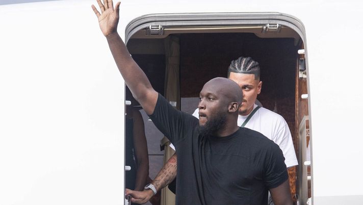 Lukaku è a Roma: a Ciampino fiume d’amore per lui e Friedkin. Rebus Dybala col Milan - immagine 1