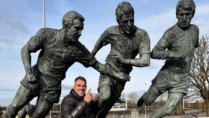 Roma, l’ex Perrotta celebrato dalla “sua” Ashton-under-Lyne con una statua Roma, l’ex Perrotta celebrato dalla “sua” Ashton-under-Lyne con una statua - immagine 1