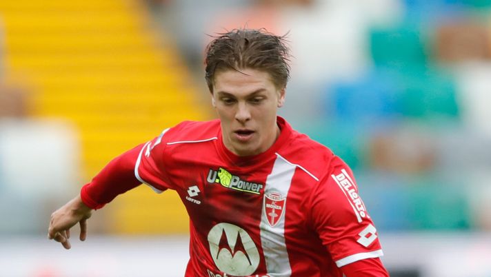 UDINE, ITALY - FEBRUARY 03: Alessio Zerbin of Monza during the Serie A TIM match between Udinese Calcio and AC Monza - Serie A TIM at Bluenergy Stadium on February 03, 2024 in Udine, Italy. (Photo by Timothy Rogers/Getty Images) Zerbin