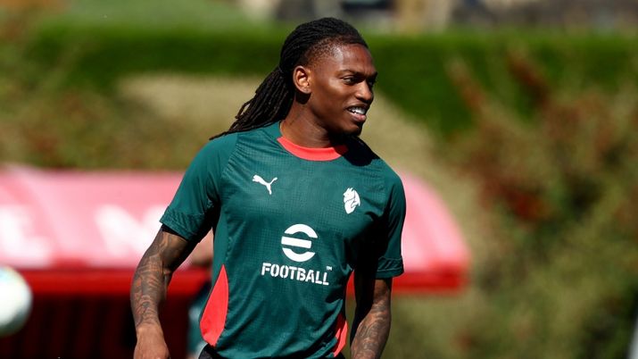 Rafael Leao (attaccante AC Milan), qui durante una seduta di allenamento con i rossoneri a Milanello | News (Getty Images) Di Stefano: 'Addio Leao? Se il Milan andasse avanti con Allegri, ci guadagnerebbero tutti'