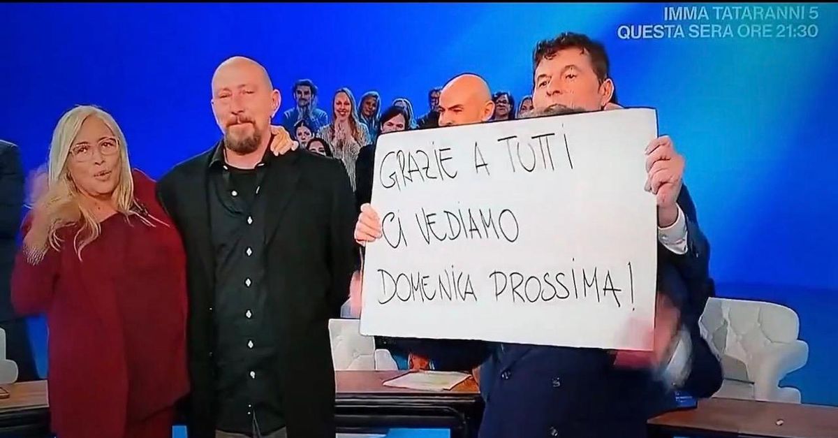 Domenica In, Mara Venier sbotta con Teo Mammucari: “Tu sei un pirla perché non capisci…”