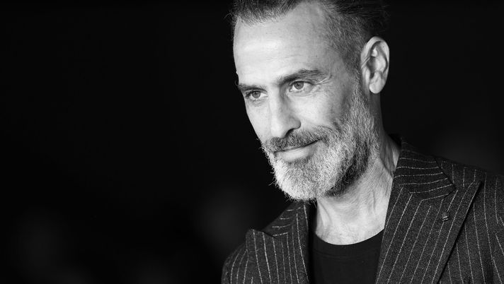 ROME, ITALY - OCTOBER 22: (EDITORS NOTE: Image has been converted to black and white.) Raz Degan attends the red carpet for 'Era Ora' during the 17th Rome Film Festival at Auditorium Parco Della Musica on October 22, 2022 in Rome, Italy. (Photo by Vittorio Zunino Celotto/Getty Images) Raz Degan digiuna per 10 giorni, Caterina Balivo lo punzecchia: “Chissà…” - immagine 1