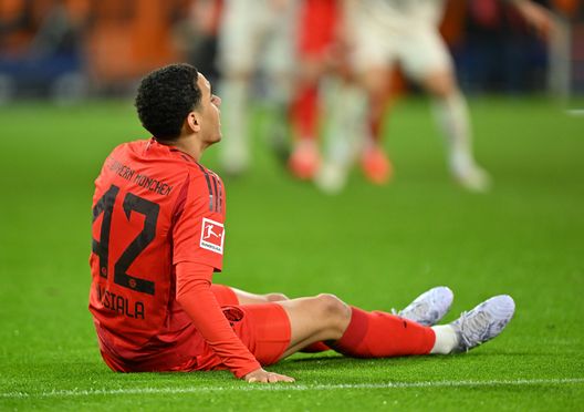 Augusta, Germania - 4 aprile 2025: Jamal Musiala e l'infortunio durante la partita contro l'Augusta. (Photo by Sebastian Widmann/Getty Images) Musiala Bayern Monaco
