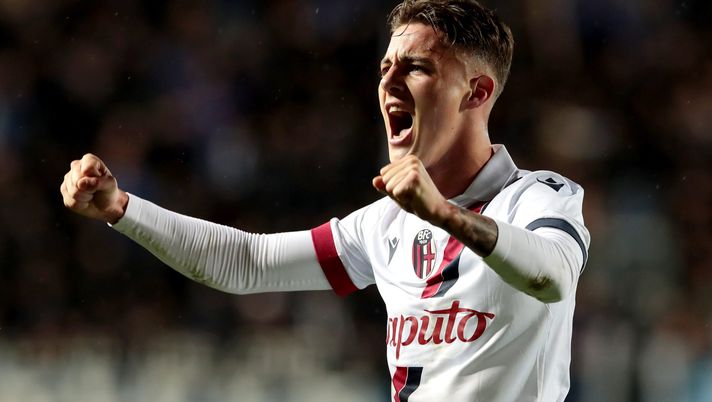 BERGAMO, ITALY - MARCH 03: Kacper Urbanski of Bologna FC celebrates following the team's victory in the Serie A TIM match between Atalanta BC and Bologna FC - Serie A TIM at Gewiss Stadium on March 03, 2024 in Bergamo, Italy. (Photo by Emilio Andreoli/Getty Images) Bologna-Udinese | In tre out per la sfida d’esordio: recupera solo Urbanski - immagine 1