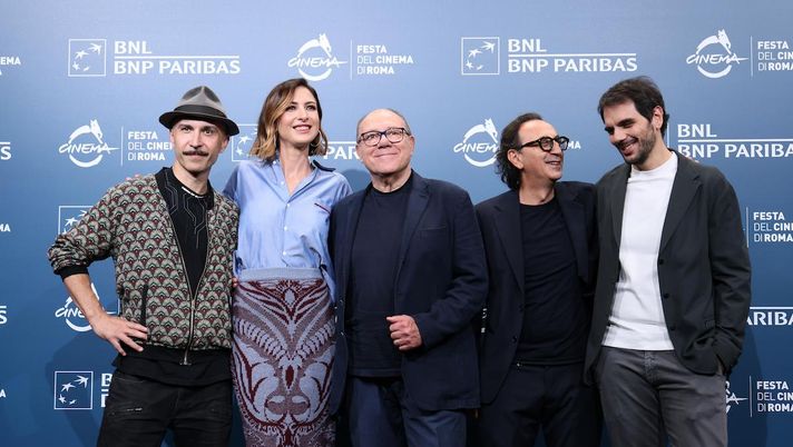 Vita da Carlo 3 disponibile su Paramount+: uscita, cast e guest star della terza stagione- immagine 2