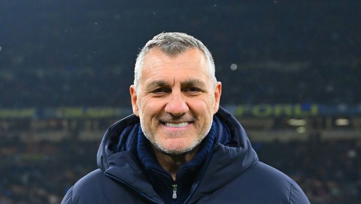 Milan, Vieri su Leao: 'C’è tanta confusione e non va bene'. Avverte l'Inter