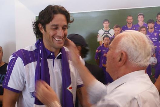 La sciarpa donata qualche anno dopo a Luca Toni I ricordi di Riganò: da Galli a Batistuta passando per Ciuffi e Mondonico- immagine 2