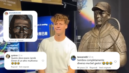 VIDEO / La statua di Sinner divide il web: flop colossale o genialata?