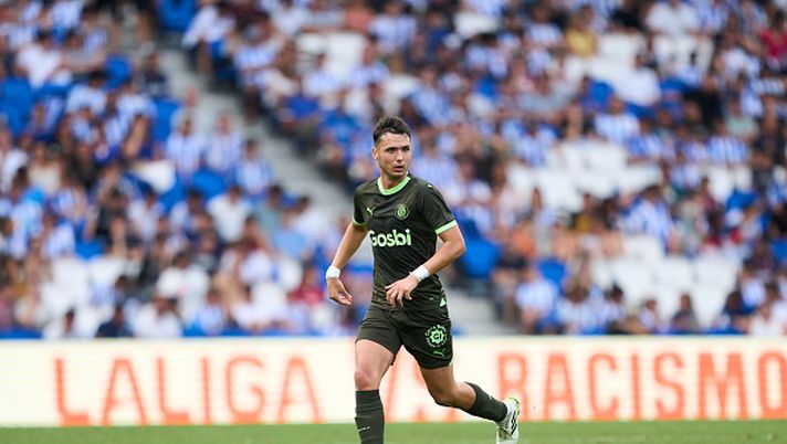 SAN SEBASTIAN, SPAIN - AUGUST 12: Arnau Martinez of Girona FC in action during the LaLiga EA Sports match between Real Sociedad and Girona FC at Reale Arena on August 12, 2023 in San Sebastian, Spain. (Photo by Juan Manuel Serrano Arce/Getty Images) Arnau Martinez