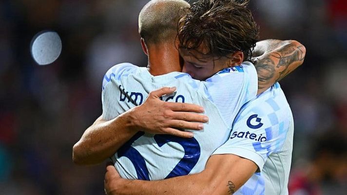 Getty Images Assist per il primo gol di Pio Esposito: Dimarco posta il loro abbraccio sui social - immagine 1