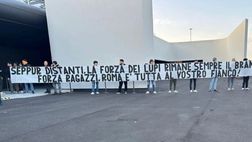 Roma mai sola: in 1000 a Bologna. La Curva Sud incita la squadra a Fiumicino