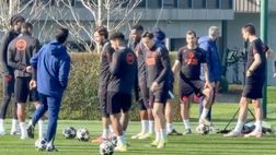 VIDEO FCIN1908 / Inter in campo per la rifinitura: Dumfries presente col gruppo