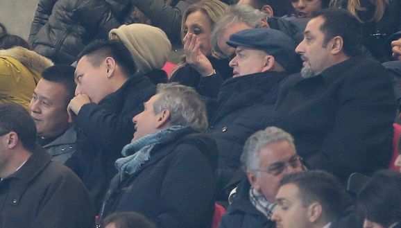 (Da sinistra a destra) Il Proprietario e Presidente dell'AC Milan Yonghong Li, il membro del consiglio di amministrazione dell'AC Milan David Han Li, l'Amministratore Delegato (CEO) dell'AC Milan Marco Fassone e il Direttore Sportivo dell'AC Milan Massimiliano Mirabelli. (Photo by Emilio Andreoli/Getty Images) Milan, l’ex patron Li Yonghong è stato condannato per bancarotta e frode- immagine 3