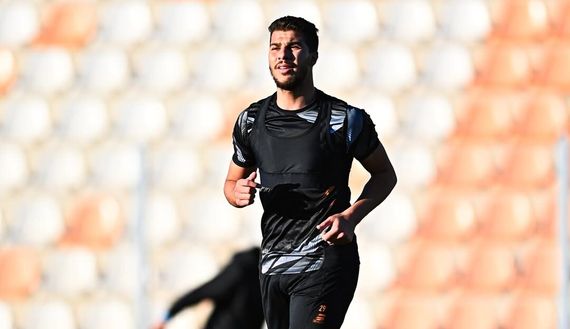 Zinedine Machach durante una seduta d'allenamento con il Renaissance Sportive de Berkane (stagione 2025/26)