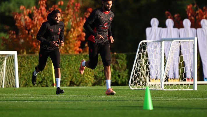 CAIRATE, ITALY - OCTOBER 30: Ruben Loftus-Cheek of AC Milan in action during an AC Milan Training Session at Milanello on October 30, 2025 in Cairate, Italy. (Photo by Giuseppe Cottini/AC Milan via Getty Images)  milan-roma-attacchi-in-bilico-ewan-ferguson-out-nkunku-loftus-insieme