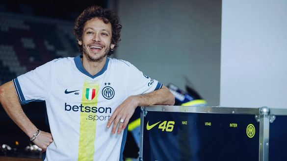 Maglia Away dedicata a Valentino Rossi: i giocatori la indosseranno in Inter-Cagliari- immagine 2