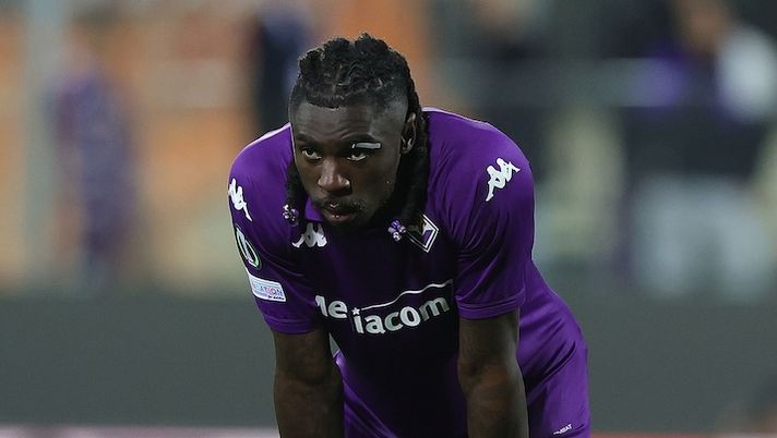 FLORENCE, ITALY - MAY 8: Moise Kean of ACF Fiorentina reacts during the UEFA Conference League 2024/25 Semi Final First Leg match between ACF Fiorentina and Real Betis Balompie at Artemio Franchi on May 8, 2025 in Florence, Italy. (Photo by Gabriele Maltinti/Getty Images) Kean, la caviglia non si è gonfiata: gli aggiornamenti in attesa dell’esito degli esami - immagine 1