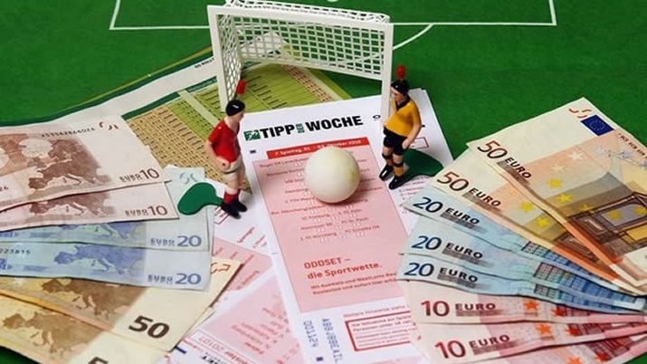 Serie A in crisi: sponsor, abbonamenti, stadi e calciatori. É un calo vertiginoso Serie A in crisi: sponsor, abbonamenti, stadi e calciatori. É un calo vertiginoso - immagine 1