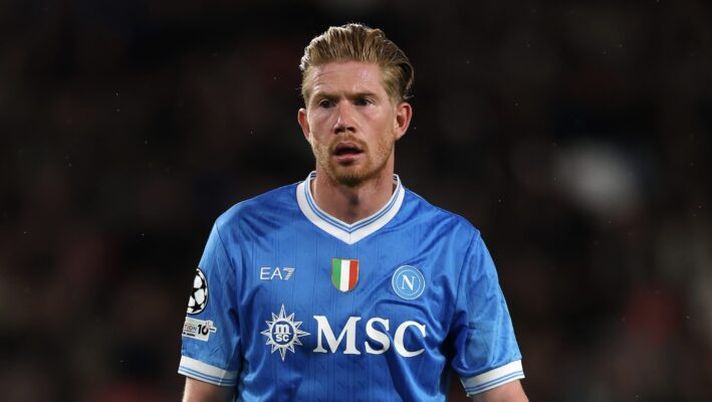 EINDHOVEN, NETHERLANDS - OCTOBER 21: Kevin De Bruyne of Napoli in action during the UEFA Champions League 2025/26 League Phase MD3 match between PSV Eindhoven and SSC Napoli at PSV Stadion on October 21, 2025 in Eindhoven, Netherlands. (Photo by Dean Mouhtaropoulos/Getty Images) De Bruyne, potete aspettarlo al fantacalcio a queste condizioni. È da svincolare ora se… - immagine 1