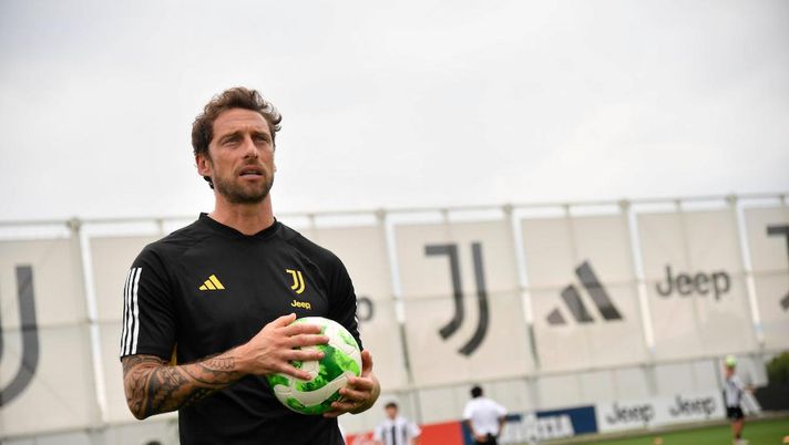 Striscione contro Marchisio da tifosi Juve: “Uomo di me***”. La replica dell’ex giocatore - immagine 1