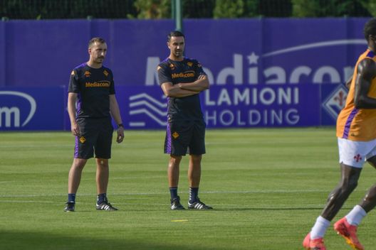 3-4-2-1, impostazione dal basso e ripartenza: la nuova Fiorentina di Palladino- immagine 2