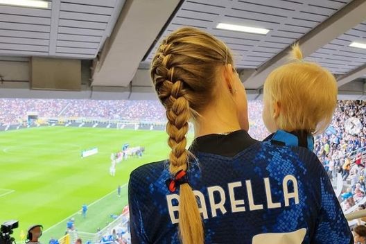 Scommesse, la moglie di Barella rincara la dose dopo l’articolo che lo cita: “Avvoltoi, ora…” Scommesse, la moglie di Barella rincara la dose dopo l’articolo che lo cita: “Avvoltoi, ora…” - immagine 1